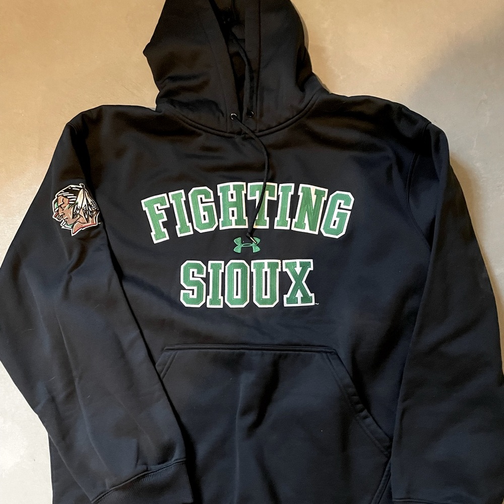 North Dakota UA fighting Sioux retired logo***
